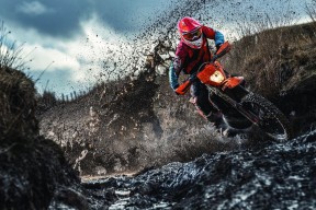 特色青训营地“高端+普及”双轨推进，行业发展不断扩展新空间，十大青训营