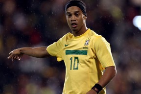 开云官网入口-一决高下：球场上两队实力对比悬念无限，胜负难料，一决高低还是一决高下